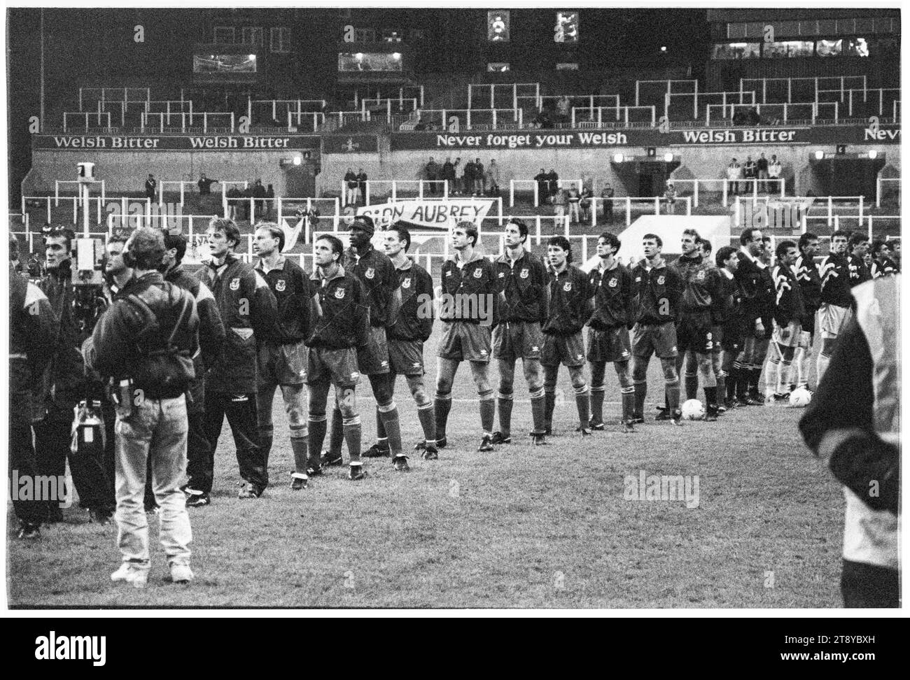 The entire Welsh Squad line up for the anthems at the start. FIFA World Cup 1994 Group 4 Qualification – Wales v Romania at Cardiff Arms Park, Wales, UK on 17 November 1993. A win for Wales in this final group game would confirm qualification as the only representative from the UK. At 64 minutes with the score at 1-1 Wales had a penalty to take the lead but Paul Bodin’s spot kick hit the bar. Florin Raducioiu scored the winner for Romania on 82 minutes and they qualified instead. Photo: Rob Watkins Stock Photo