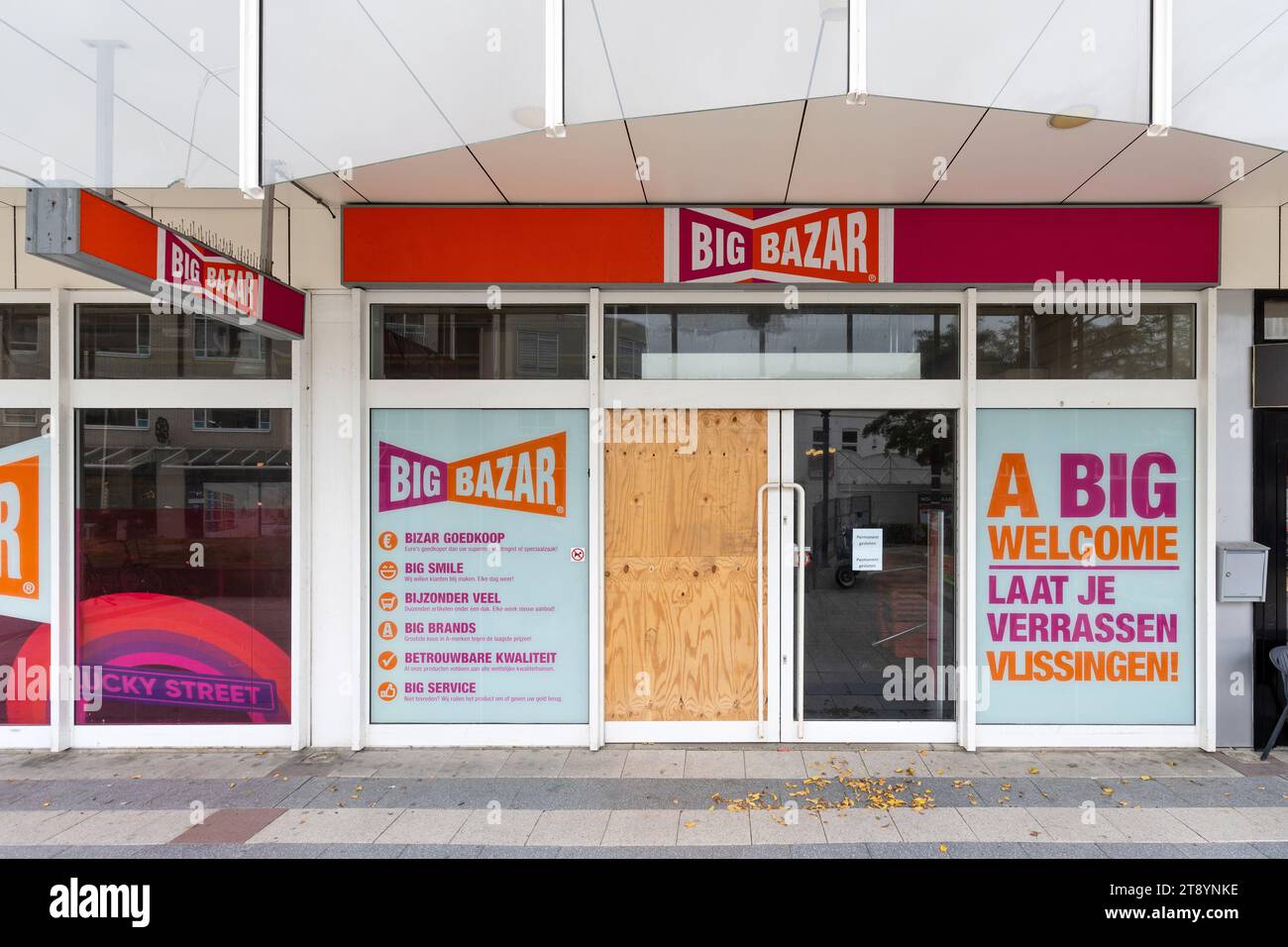 Big bazar store hires stock photography and images Alamy