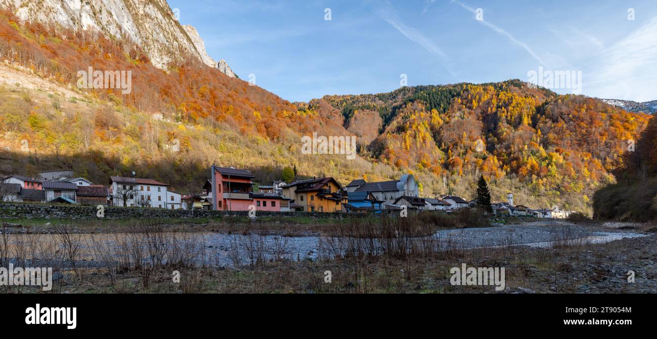 View of the alpine town of Timau (Tischlbong in the local german dialect) on  the river But in the italian region of Friuli Stock Photo