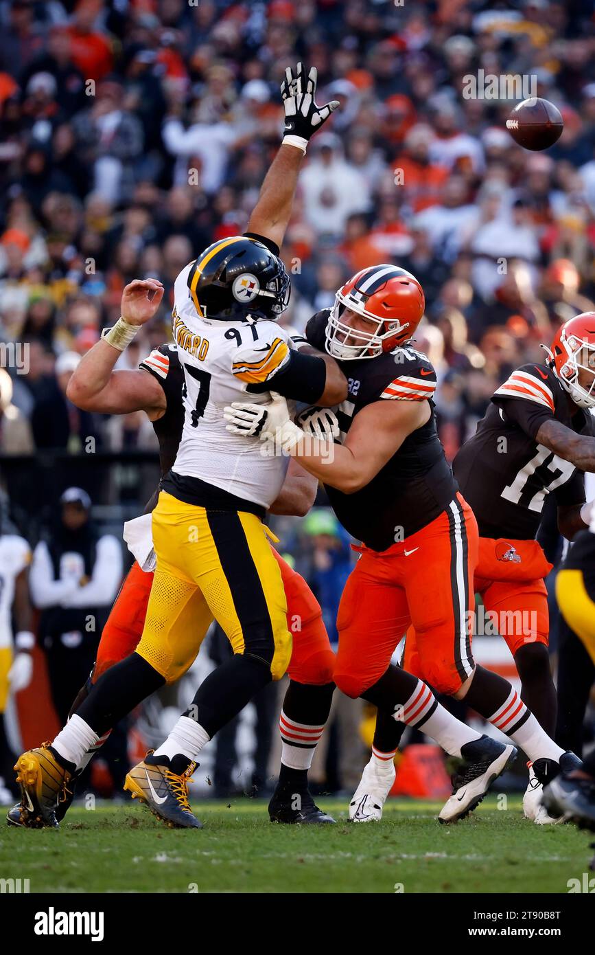 Cleveland Browns Guard Joel Bitonio (75) Blocks Pittsburgh Steelers ...