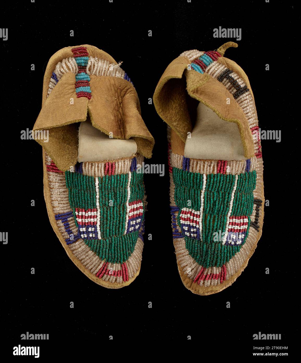 Pair of child's moccasins, 2 1/2 × 2 1/2 × 6 5/16 in. (6.35 × 6.35 × 16.03 cm) (a, left)2 7/16 × 2 3/4 × 6 1/4 in. (6.19 × 6.99 × 15.88 cm) (b, right), Beads, leather, United States Stock Photo