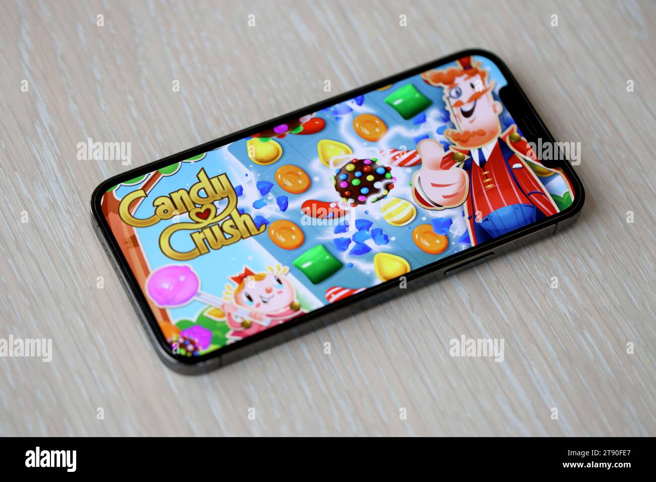 Candy crush iphone hi-res stock photography and images - Alamy