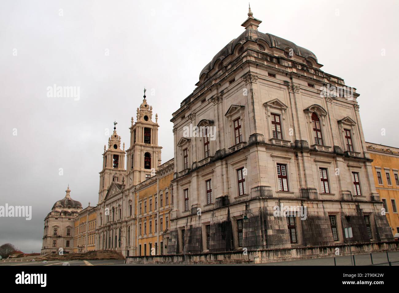 Mafra National Palace is a monumental Baroque and Neoclassical palace-monastery located in Mafra, Portugal, some 28 kilometers from Lisbon Stock Photo