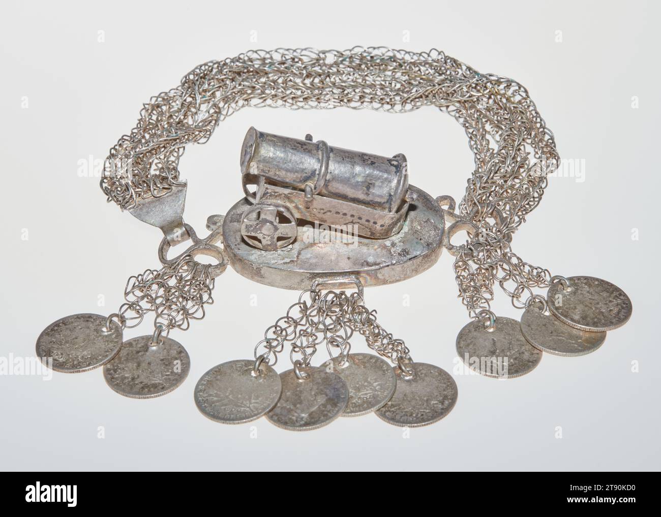 Cannon ornament hi-res stock photography and images - Alamy