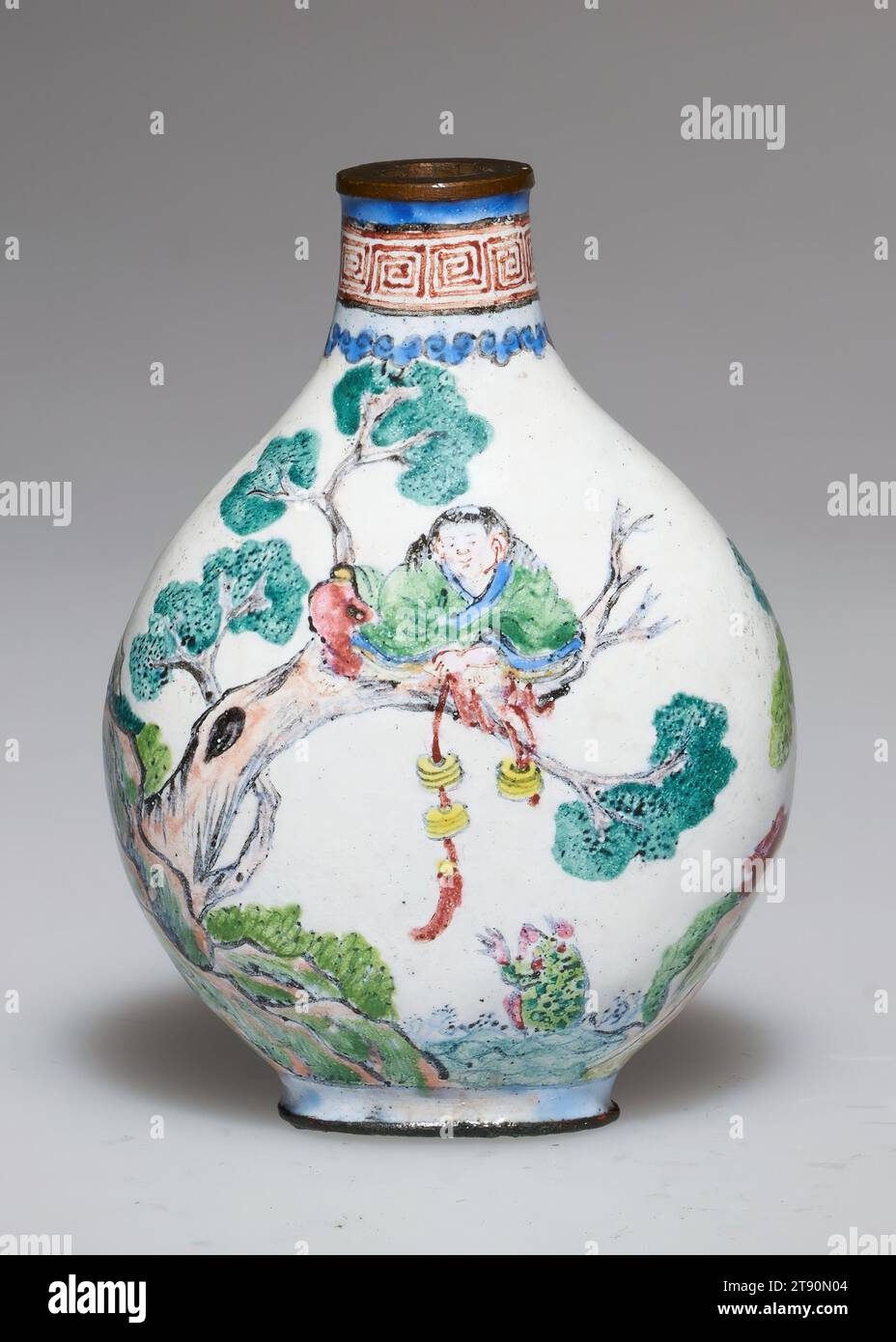 Snuff Bottle, 19th century, 2 1/4 x 1 1/2in. (5.7 x 3.8cm), Enamel on copper, China, 19th century Stock Photo