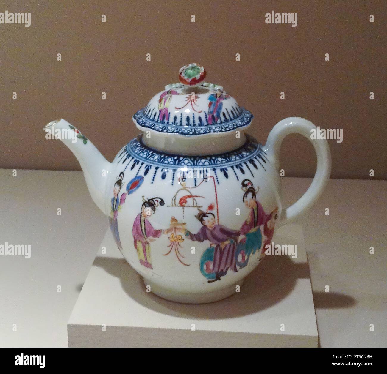 Teapot, c. 1765, Worcester Porcelain Works (a.k.a. Royal Worcester Porcelain Company), Worcester, England, est. 1751, 6 1/2 x 6 5/8 x 3 5/8 in. (16.51 x 16.83 x 9.21 cm), Porcelain with underglaze blue and enamel decoration, England, 18th century, During the 18th century, English ceramic factories imitated Chinese ceramics in an effort to compete with the lucrative porcelain market. This teapot, inspired by a Chinese model, is decorated with Chinese-style court ladies Stock Photo