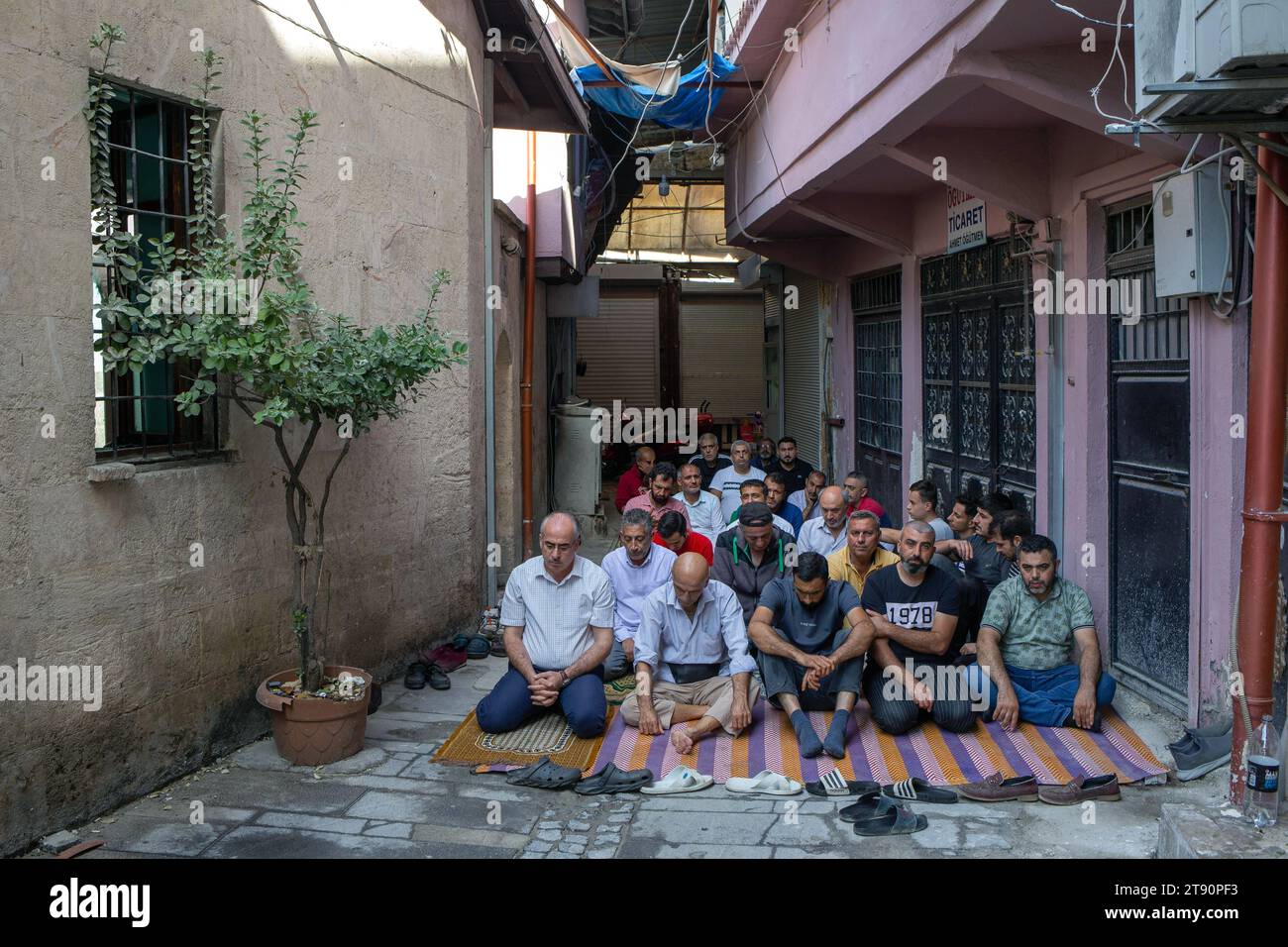 Arabs in turkey hi-res stock photography and images - Alamy