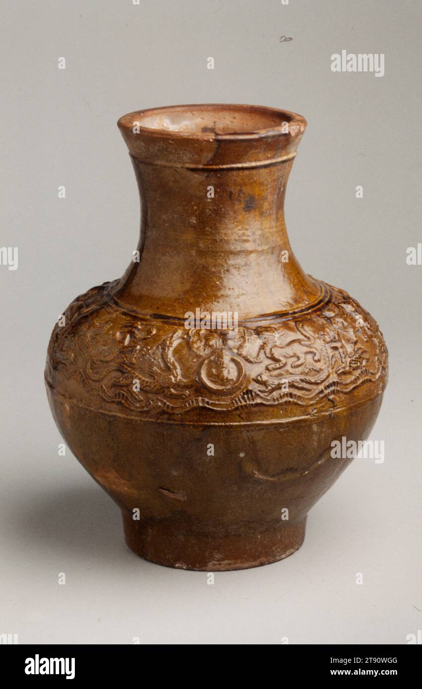 Bronze Ritual Wine Jar Table Lamp - Zhou Dynasty Style Bronze Ritual Wine Jar Table Lamp - Zhou Dynasty Style