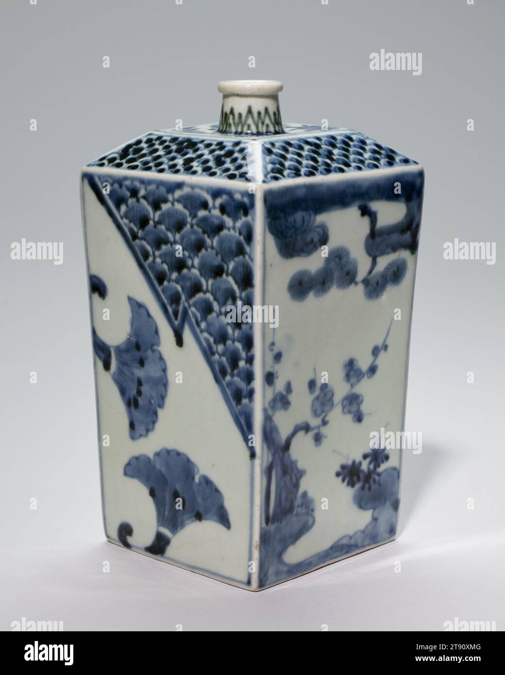 Blue & White Porcelain Hexagonal Tea Caddy - Peony Design Blue & White Porcelain Hexagonal Tea Caddy - Peony Design