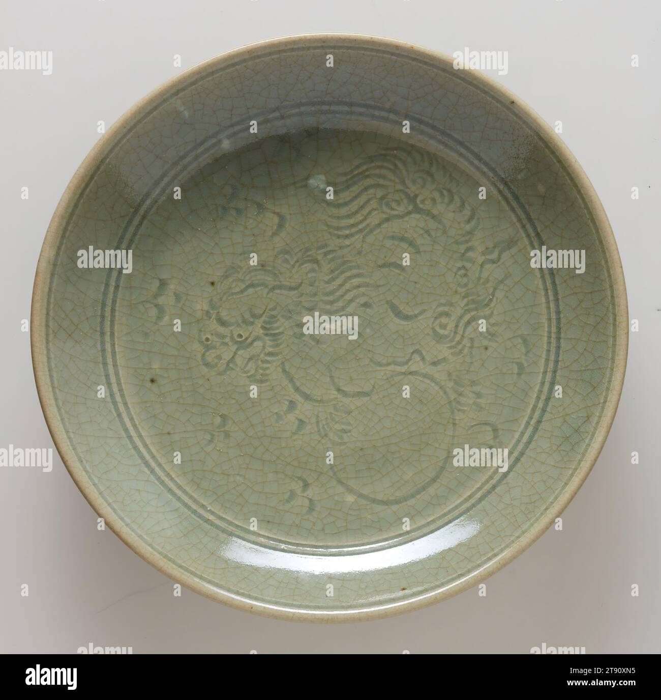 Plate, 1368-1644, Hsien Lu, Chinese, 2 3/8 x 11 1/4 in. (6.03 x 28.58 cm), Lung Chuan ware Celadon, ceramic, China, 14th-17th century Stock Photo