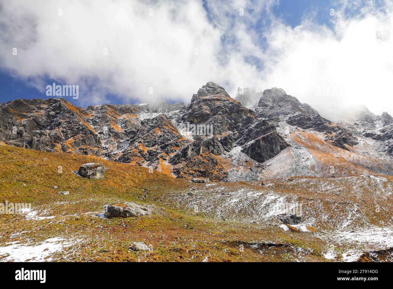 Mountain landscape along Khopra Khayer Lake hike Stock Photo