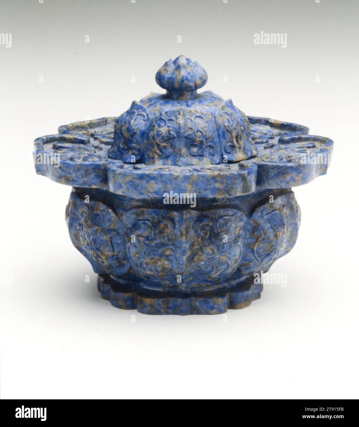 Covered Jar, 18th century, 4 x 5in. (10.2 x 12.7cm), Lapis lazuli, China, 18th century Stock Photo
