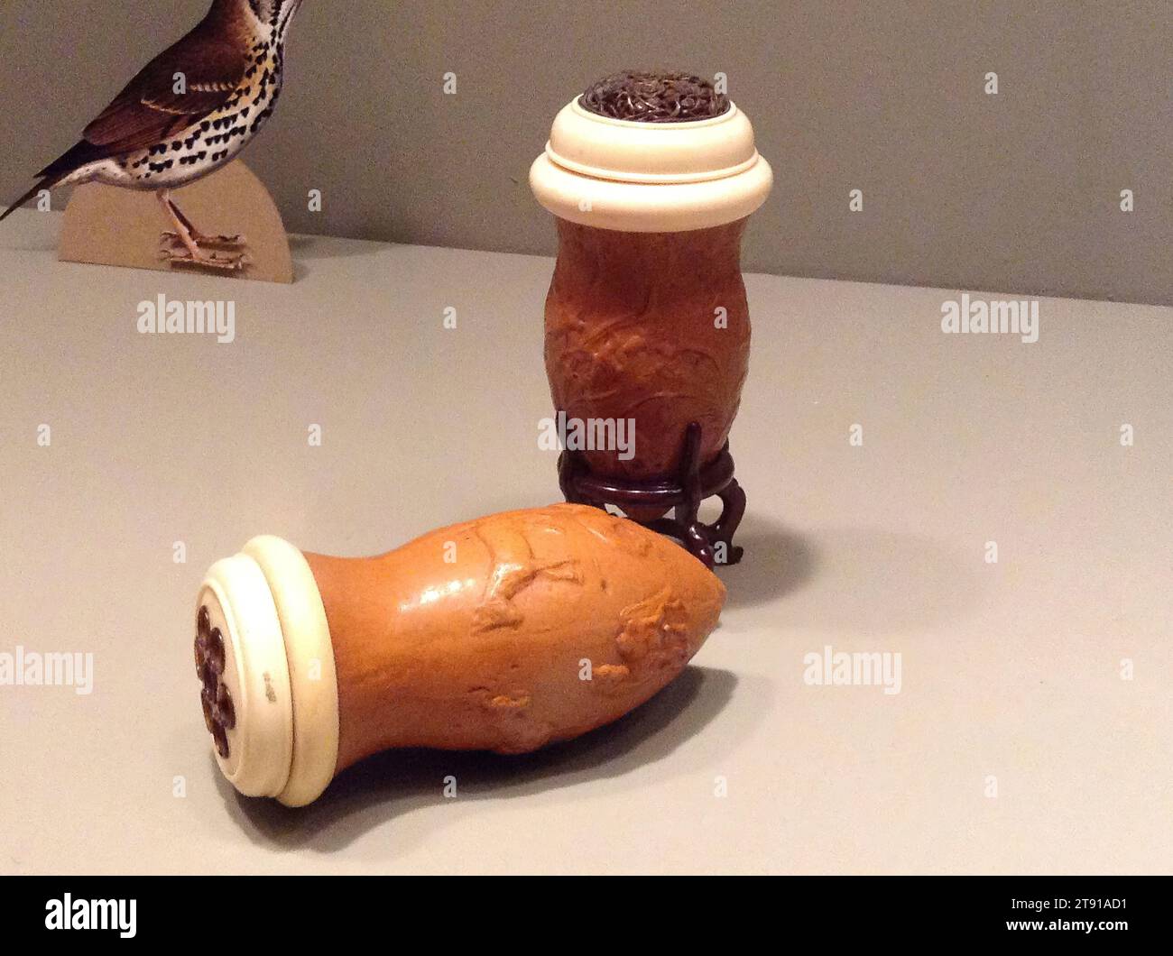 Cricket Container, H.57/16 x Dia.23/4 in. (overall), Gourd, ivory