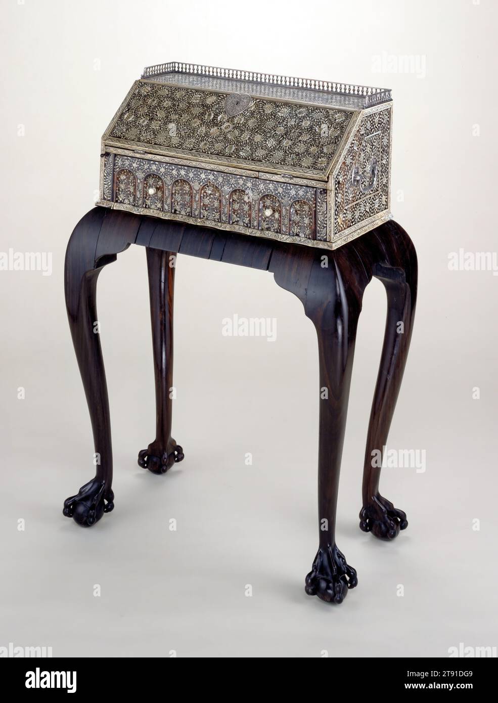 Desks indian makers hires stock photography and images Alamy