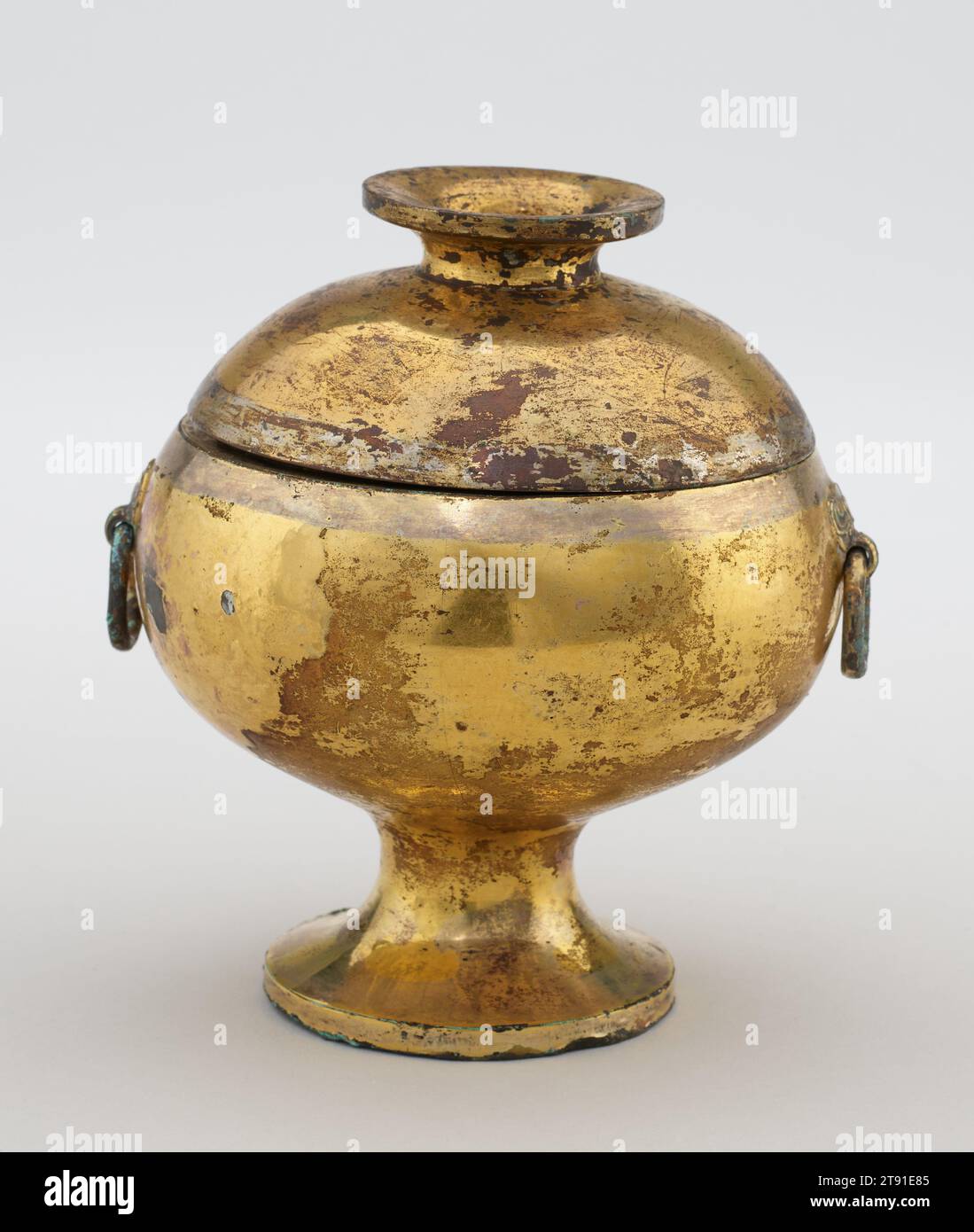 Dou ritual vessel hi-res stock photography and images - Alamy