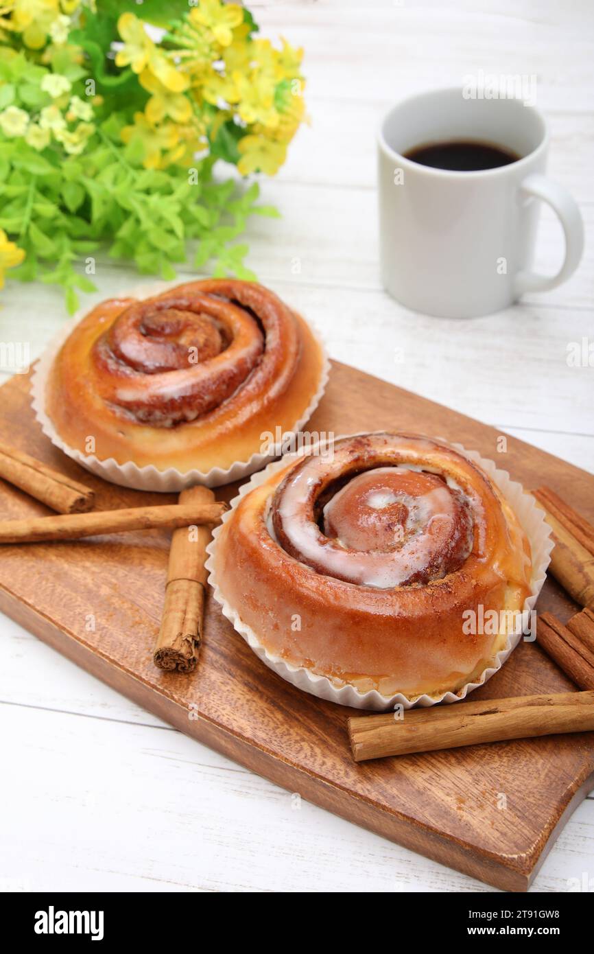 Cinnamon powder cinnamon production hi-res stock photography and images ...