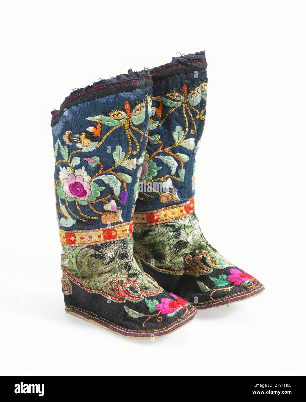Pair of Child's Boots, 7 5/16 x 2 x 4 1/2 in. (18.57 x 5.08 x 11.43 cm) (each), Silk, cotton (?), China Stock Photo