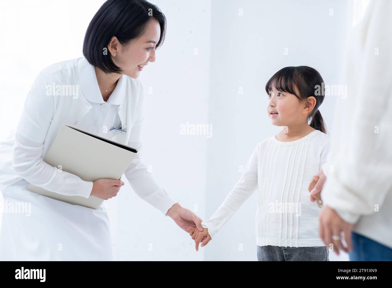 Female nurse talking to a girl patient Stock Photo - Alamy