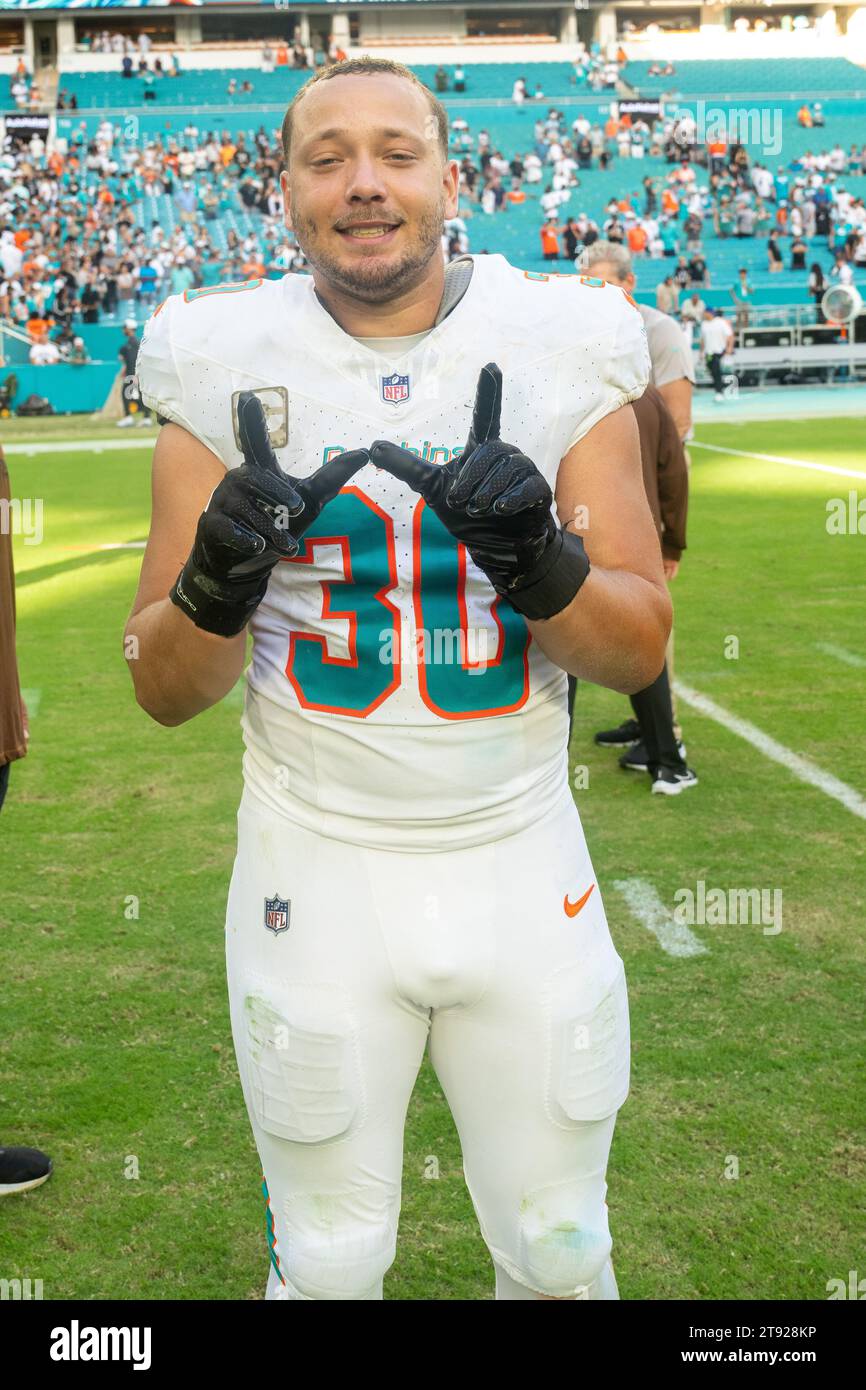 Miami Dolphins fullback Alec Ingold (30) holds the 'W' gesture for Wisconsin Badgers Football after a NFL regular season game between the Las Vegas Raiders and Miami Dolphins at Hard Rock Stadium in Miami Gardens, Florida on Nov 19, 2023. The Dolphins defeated the Raiders 20-13. (Max Siker / Image of Sport) Stock Photo