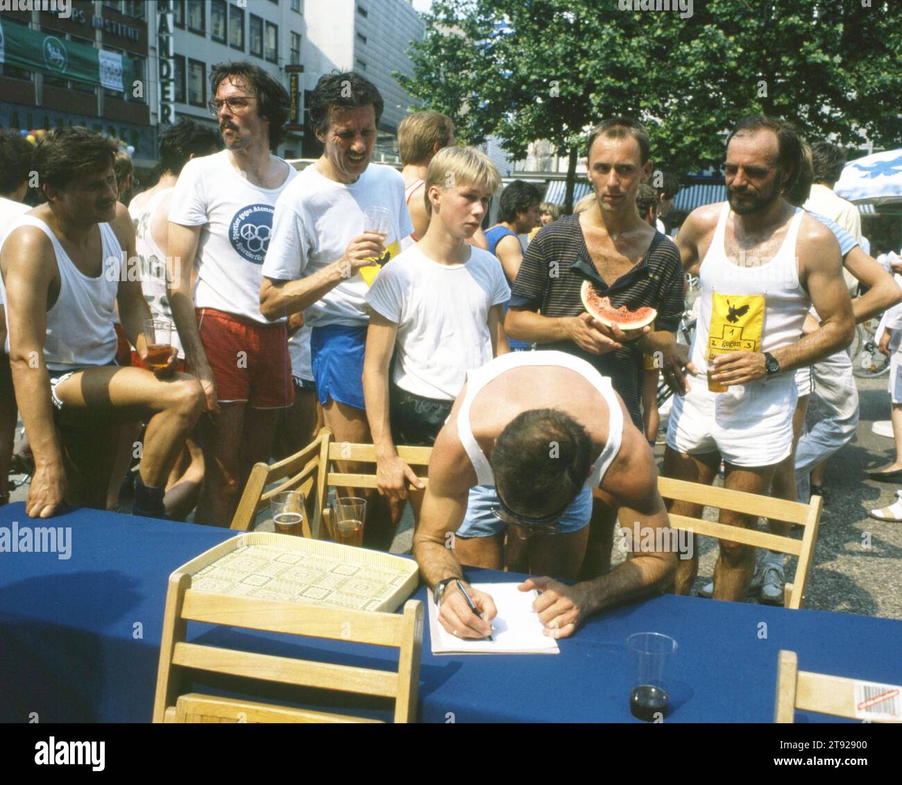 DEU, Germany: The historical slides from the 84-85 r years, Frankfurt: Peace movement athletes against nuclear armament. Squadron Stock Photo