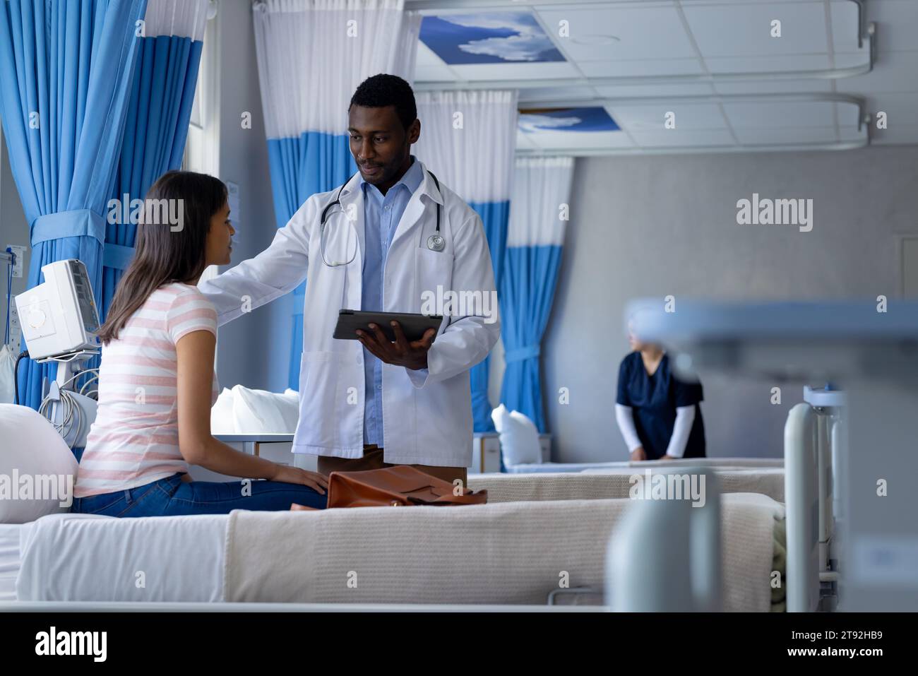 Doctor talking patient room hi-res stock photography and images - Alamy