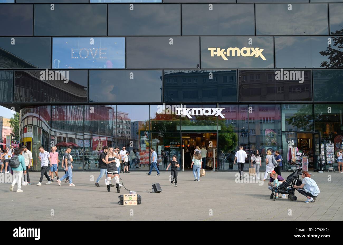 TK MAXX am Alexanderplatz, Mitte, Berlin, Deutschland *** Local Caption