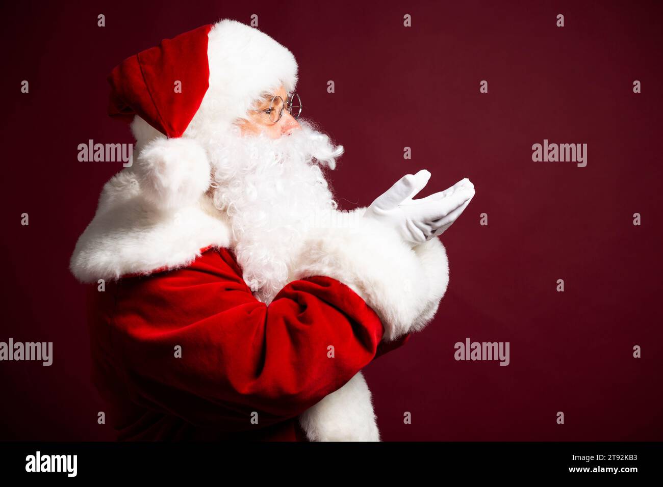 Smiling santa claus hi-res stock photography and images - Alamy