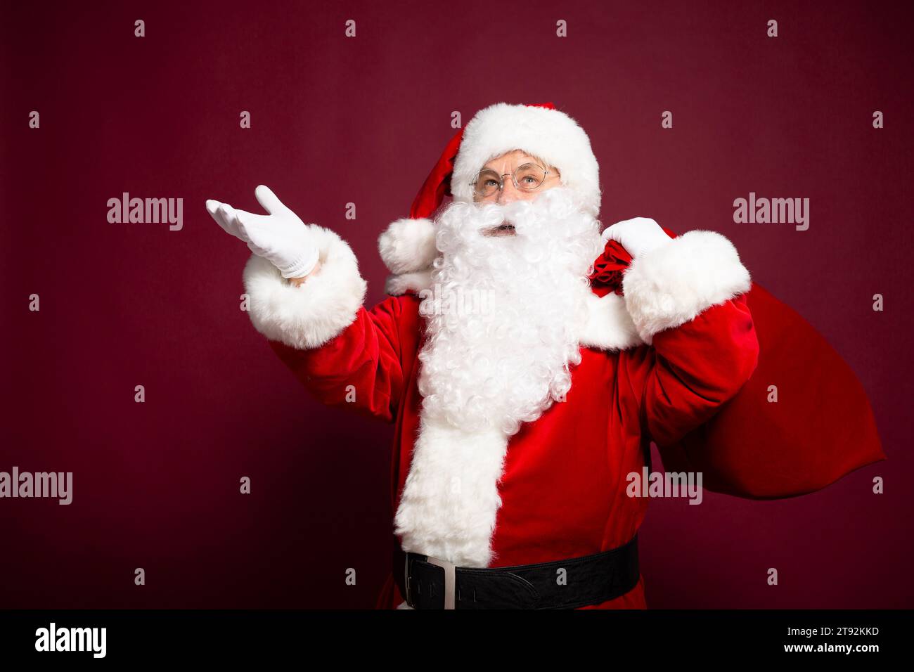 Smiling santa claus hi-res stock photography and images - Alamy