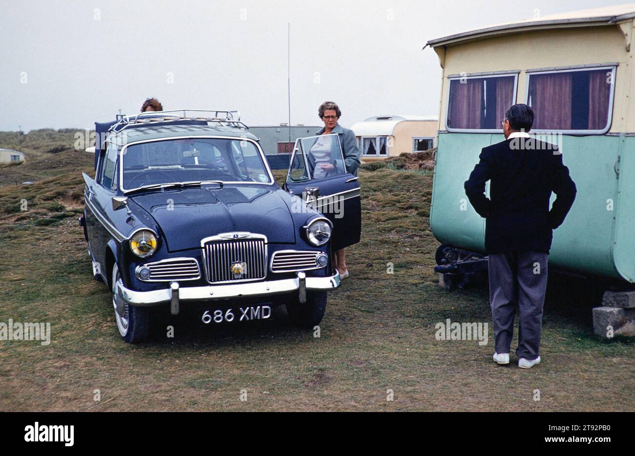 Sunbeam Rapier Mk 3 car parked outside caravan family holiday caravan site, England, UK, 1961 Stock Photo