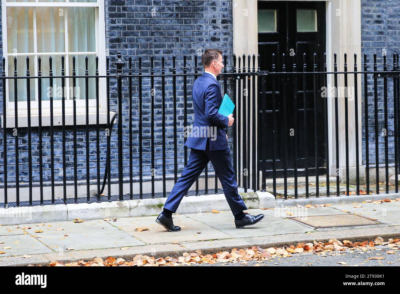 London, UK. 22nd Nov, 2023. Jeremy Hunt, Chancellor of the Exchequer, departs 11 Downing Street to present his much anticipated Autumn Statement to Parliament. Credit: Imageplotter/Alamy Live News Stock Photo