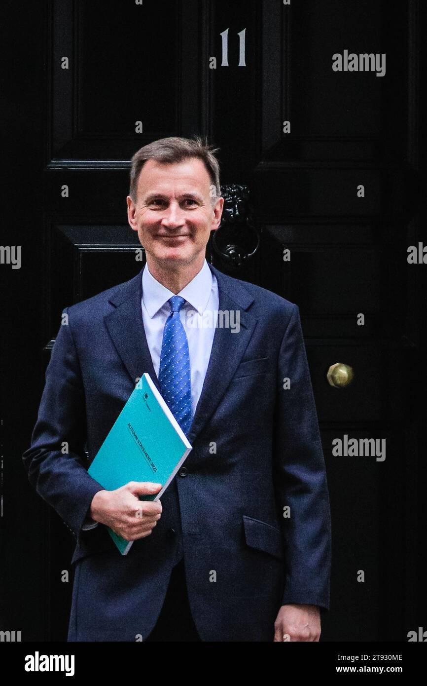 London, UK. 22nd Nov, 2023. Jeremy Hunt, Chancellor of the Exchequer, departs 11 Downing Street to present his much anticipated Autumn Statement to Parliament. Credit: Imageplotter/Alamy Live News Stock Photo