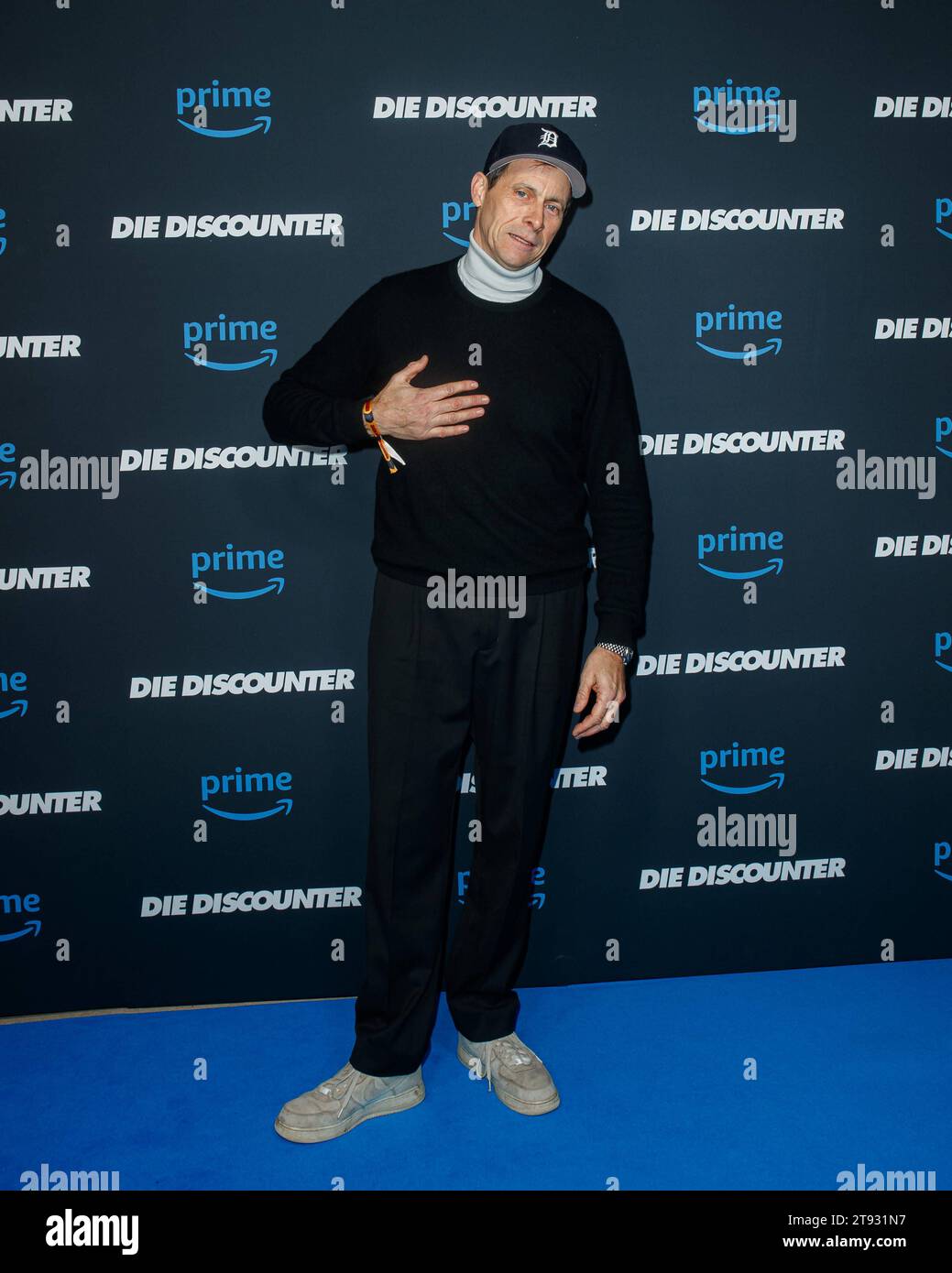 The Discounter Amazon Amazon Prime Premiere - Die Discounter Steffel 3 Marc Hosemann bei der ...