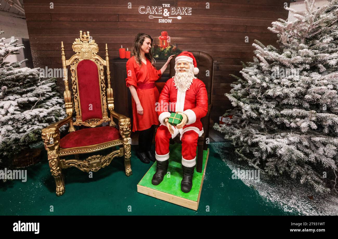 Father xmas and chair made of cake hires stock photography and images Alamy