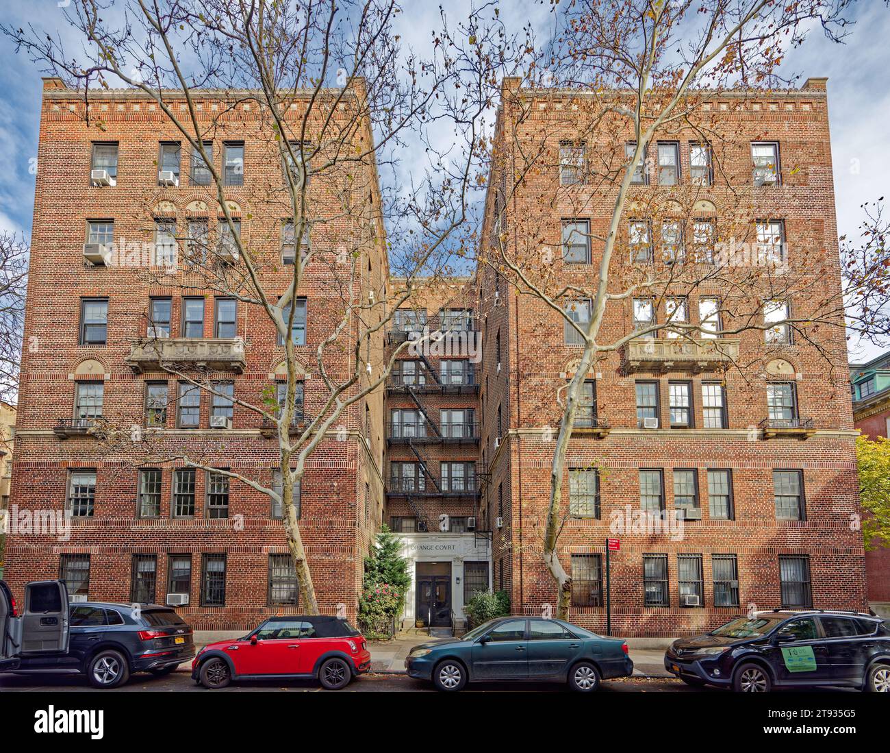 Orange Court, 35 Orange Street, is an Emery Roth-designed apartment building in the Brooklyn Heights Historic District, built in 1923. Stock Photo