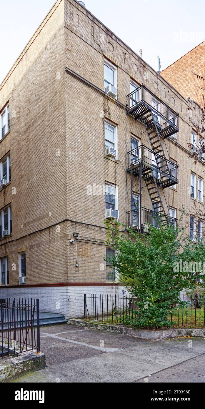 1120 Bergen Street, in the Crown Heights North Historic District, is an Emery Roth-designed brick-and-limestone apartment house built in 1925. Stock Photo