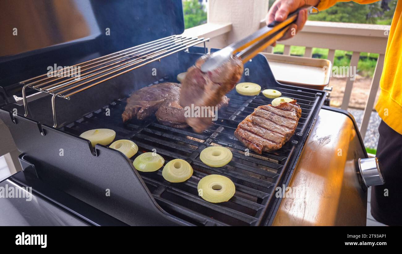 Two burner gas grill hi-res stock photography and images - Alamy