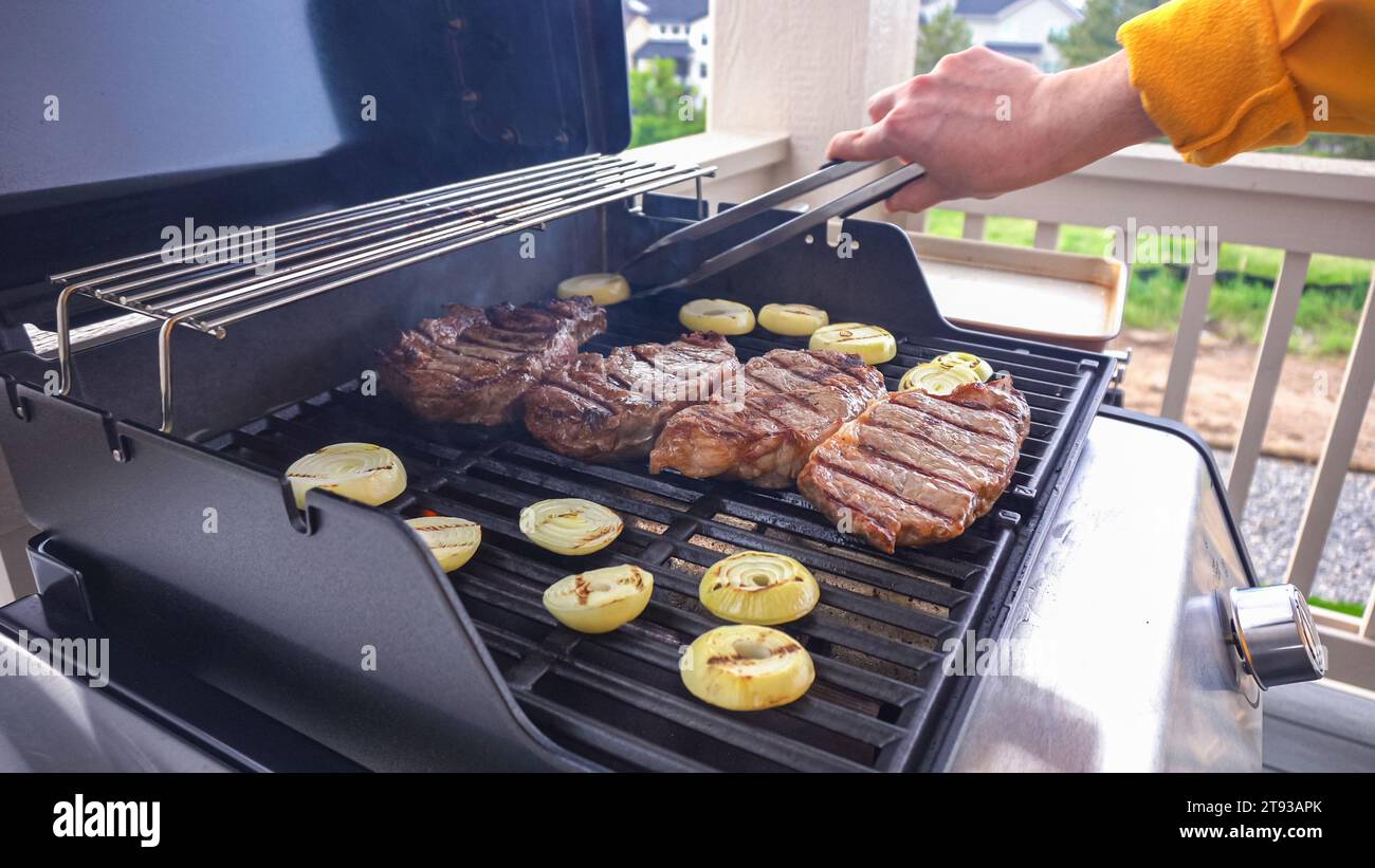 Two burner gas grill hi-res stock photography and images - Alamy