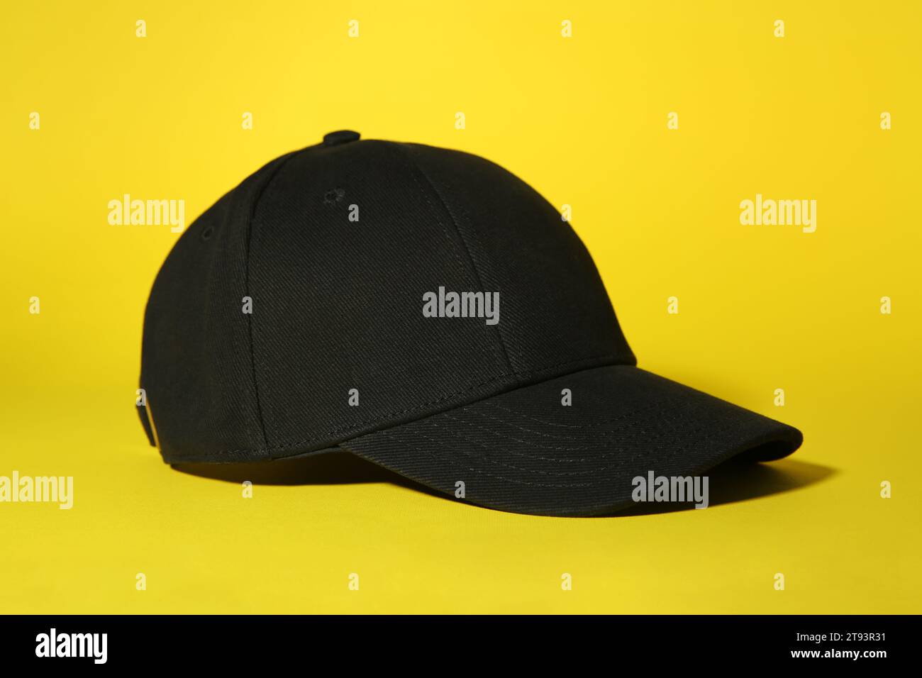 Yellow and black baseball cap hi-res stock photography and images - Alamy