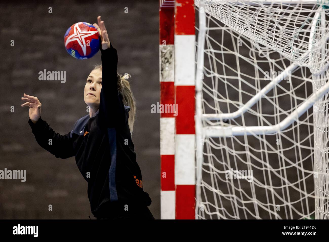 World cup handball women hires stock photography and images Alamy