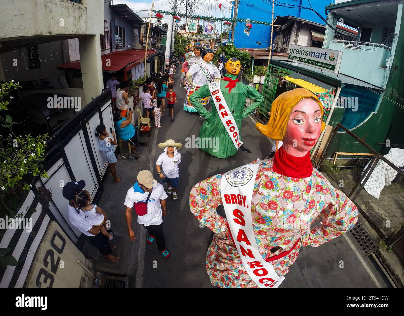 Rizal Province. 22nd Nov, 2023. Large papier-mache puppets dressed in colorful costumes are paraded along a street during the 'Higantes (giants) Festival' in Rizal Province, the Philippines on Nov. 22, 2023. Credit: Rouelle Umali/Xinhua/Alamy Live News Stock Photo