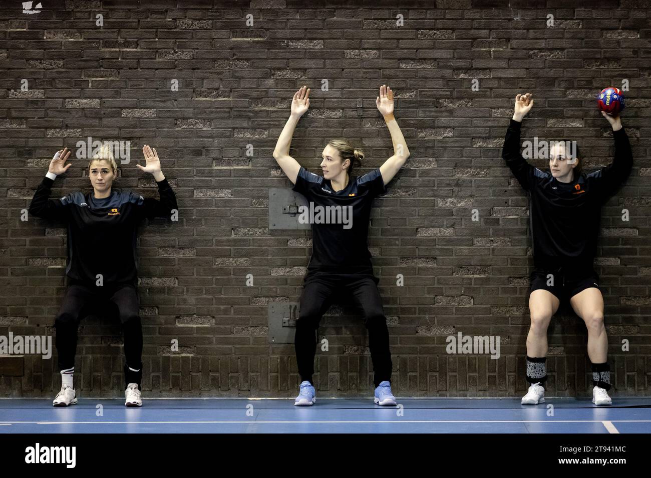ARNHEM - Estavana Polman (l) and Lois Abbingh (m) during the training of the women's handball team for the World Cup. The World Cup is held in Denmark, Norway and Sweden. ANP ROBIN VAN LONKHUIJSEN Stock Photo
