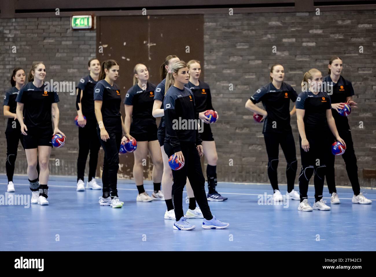 World cup handball women hires stock photography and images Alamy
