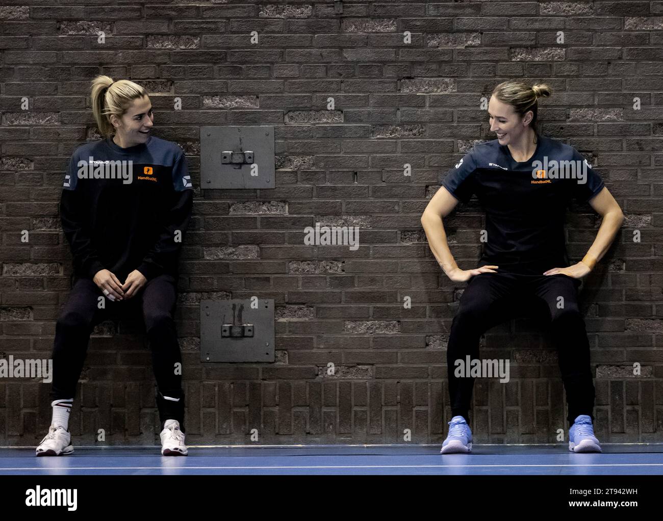 ARNHEM - Estavana Polman and Lois Abbingh during the training of the women's handball team for the World Cup. The World Cup is held in Denmark, Norway and Sweden. ANP ROBIN VAN LONKHUIJSEN Stock Photo