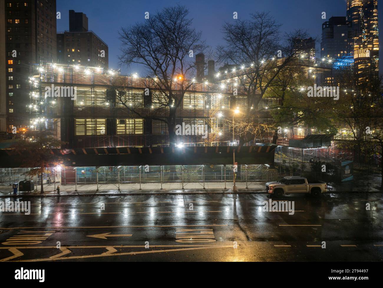 Construction lights outside of a school in the Chelsea neighborhood in New York on Tuesday, November 21, 2023. (© Richard B. Levine) Stock Photo