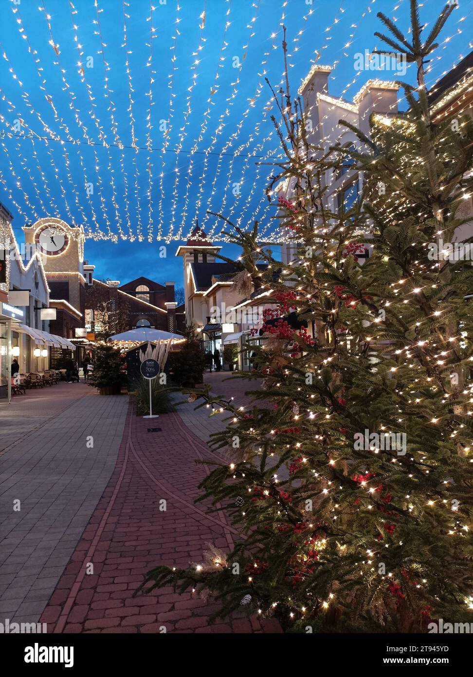 Outlet Village Ingolstadt. Weihnachtsdekorationen , Weihnachten, Shopping, Geschenke in Ingolstadt, Bayern, Deutschland . November 22, 2023 Stock Photo