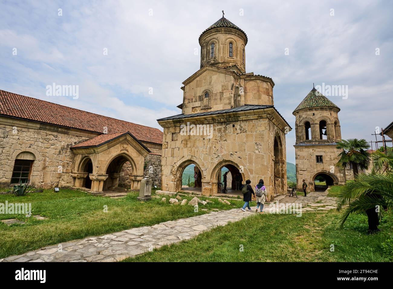 Kloster Gelati, St.-Nikolaus-Kirche, rechts der Glockenturm, nahe Kutaissi, Motsameta, Imeretien, Georgien Stock Photo