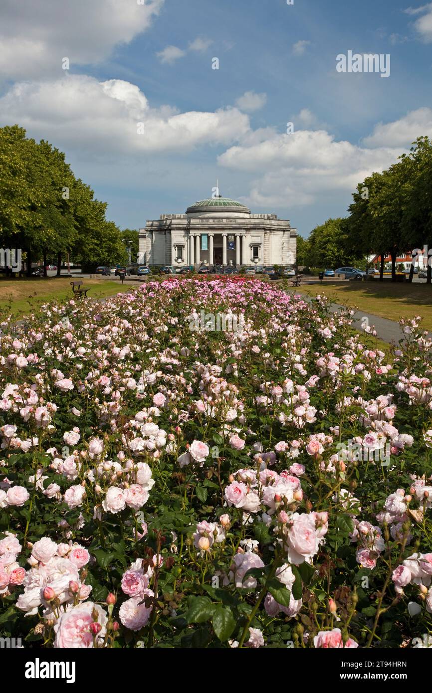 Lady Lever art gallery, Port Sunlight, with the rose gardens of The Diamond in the foreground. Stock Photo