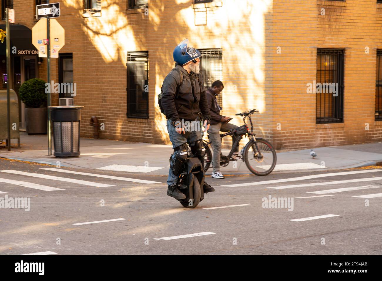 Uni wheel bike hi res stock photography and images Alamy
