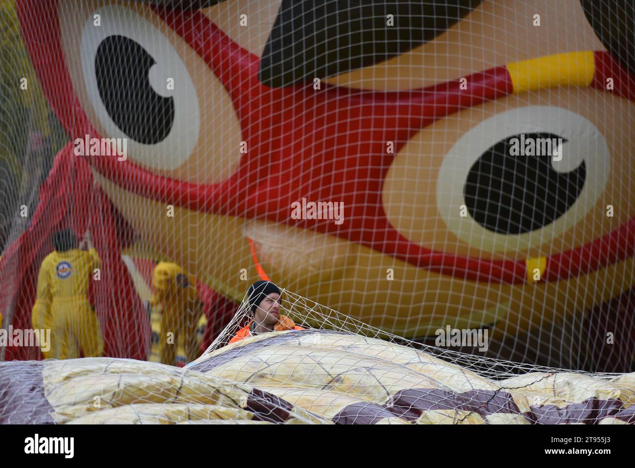 The Macy's inflation team work on the Red Titan From Ryan's World ...