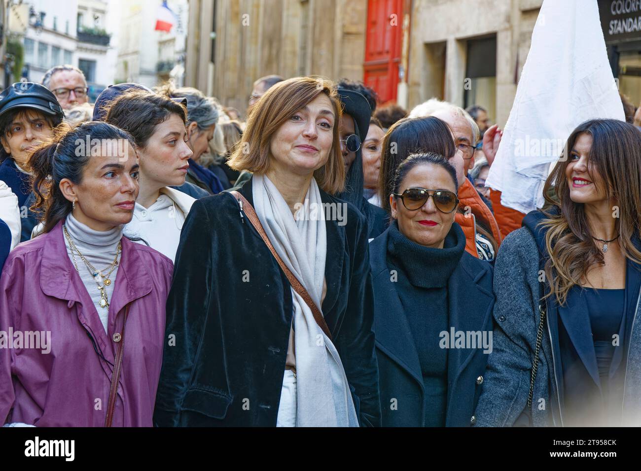 Paris, France. 19th Nov, 2023, Julie Gayet, Yael Naim attend the silent march for peace in the Middle East at the call of 600 personalities Stock Photo